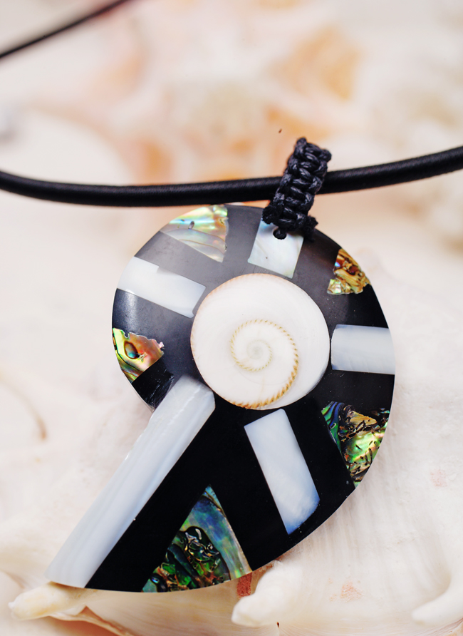 pomar island shell necklace